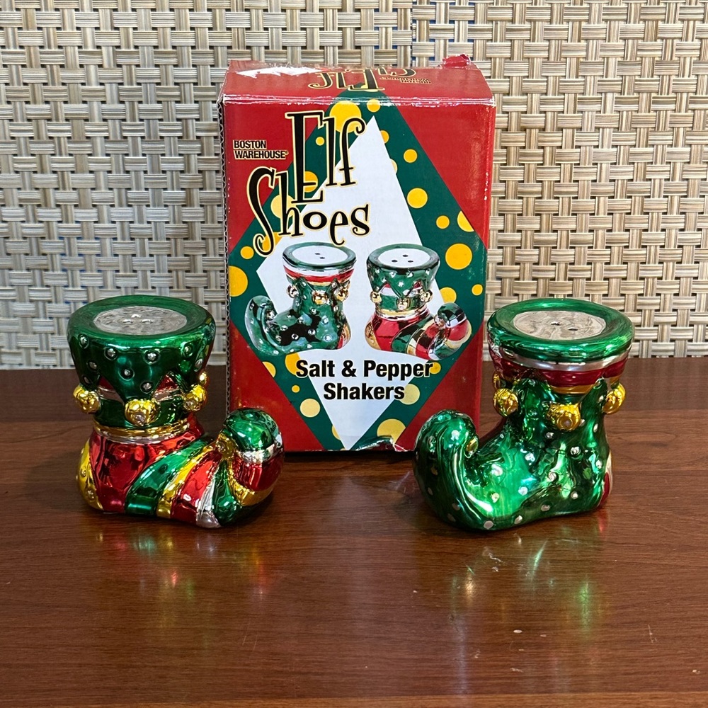 🎄🌟HP🌟VTG 2000s Christmas Elf Shoes Salt & Pepper Shakers by Boston Warehouse